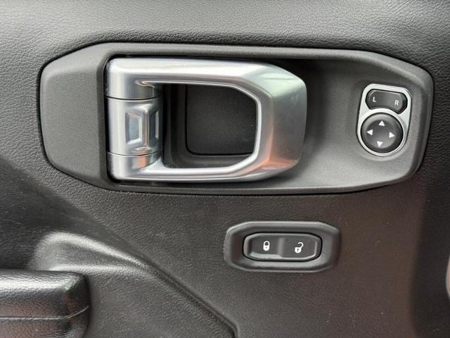 2021 Jeep Gladiator Vehicle Photo in COLUMBIA, MO 65203-3903