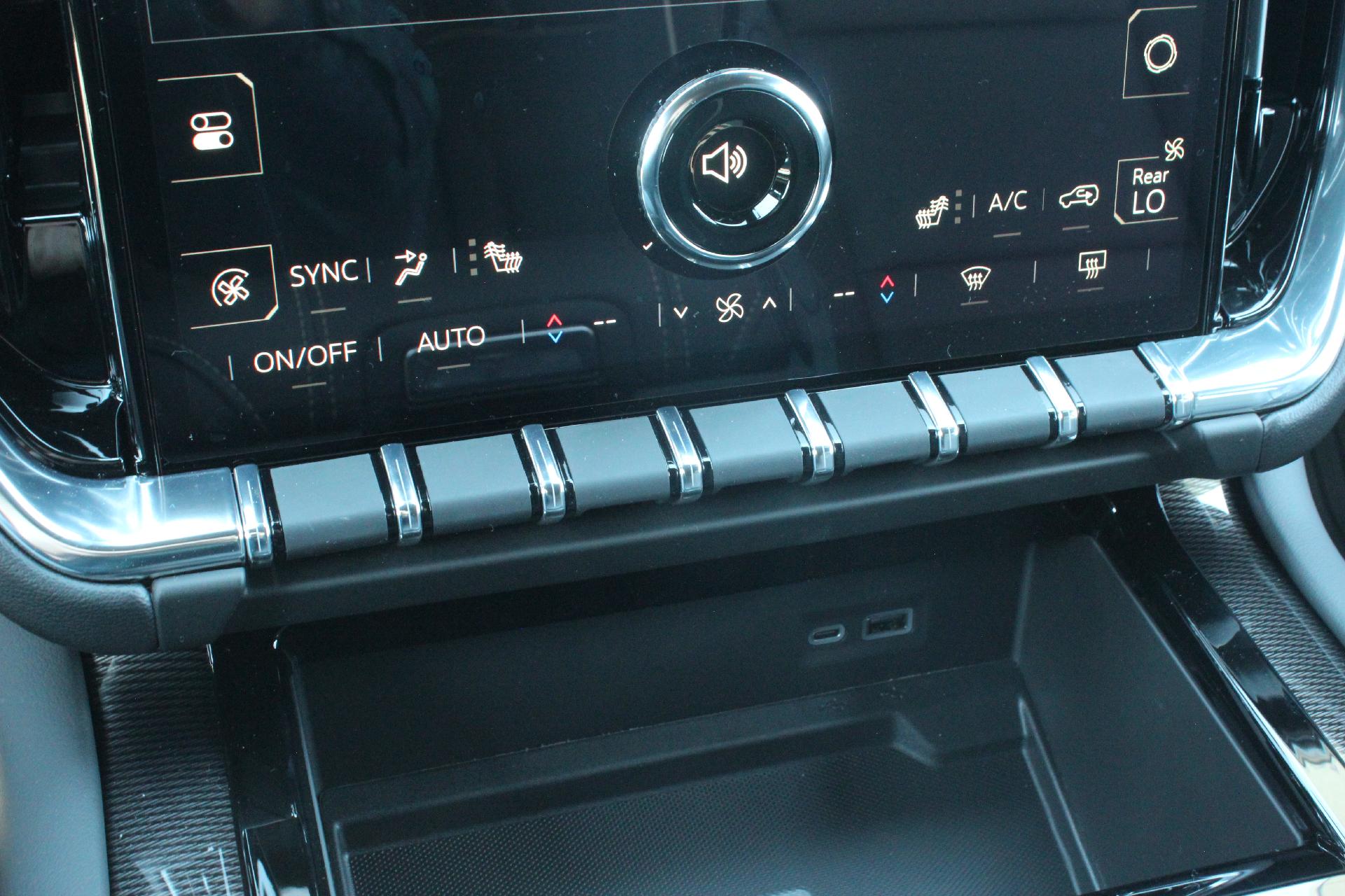 2025 GMC Yukon XL Vehicle Photo in AURORA, CO 80012-4011