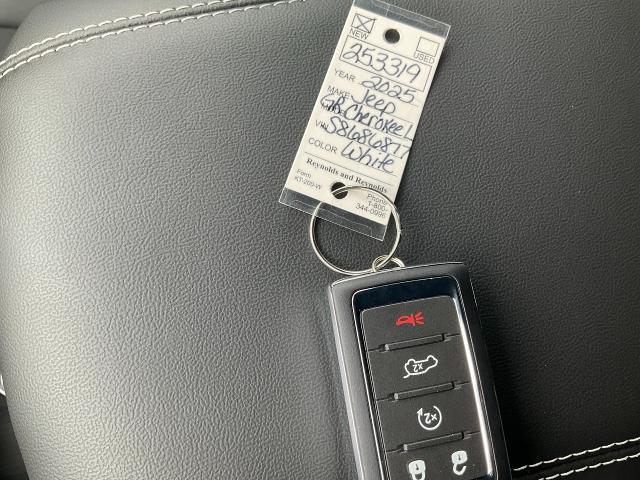 2025 Jeep Grand Cherokee L Vehicle Photo in Kaukauna, WI 54130