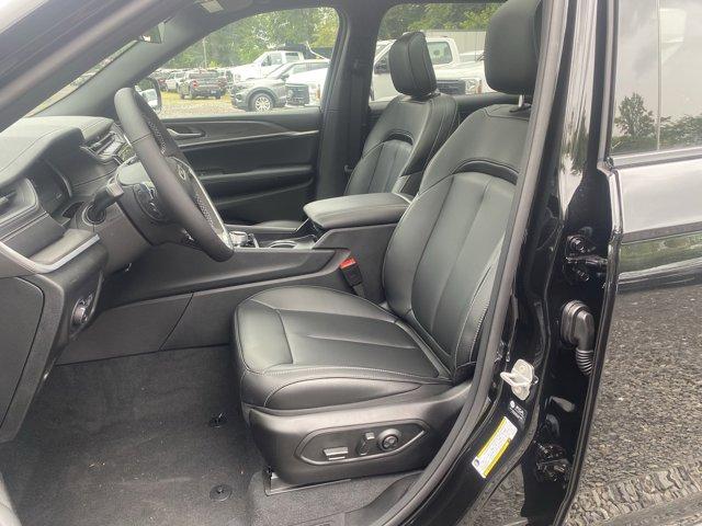 2025 Jeep Grand Cherokee L Vehicle Photo in Doylsetown, PA 18901