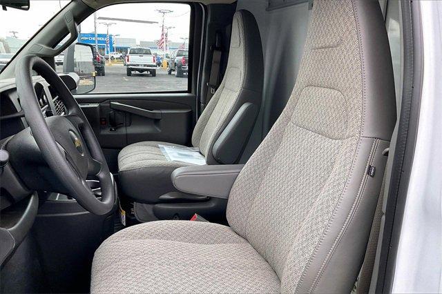 2025 Chevrolet Express Commercial Cutaway Vehicle Photo in INDEPENDENCE, MO 64055-1314