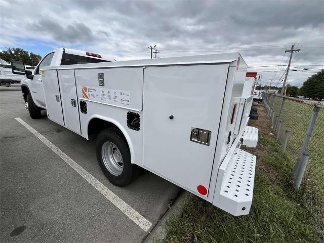 2024 Chevrolet Silverado 3500 HD Chassis Cab Vehicle Photo in ALCOA, TN 37701-3235