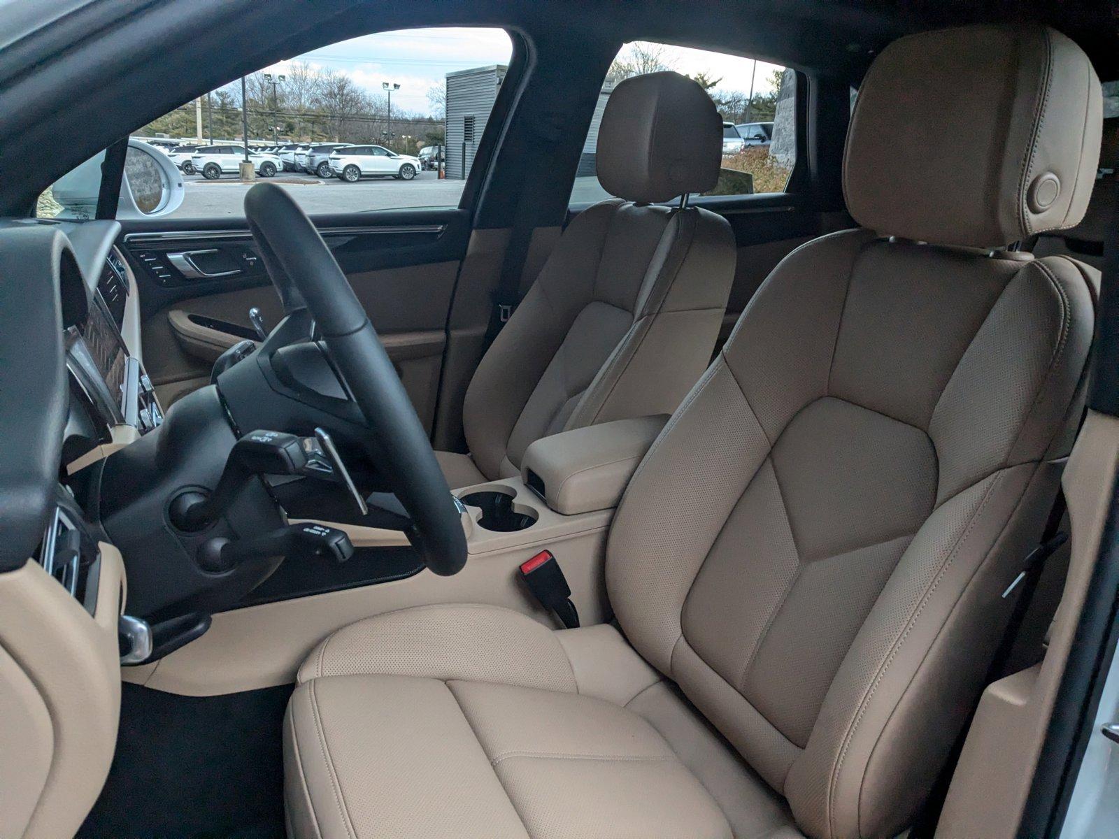 2024 Porsche Macan Vehicle Photo in Towson, MD 21204