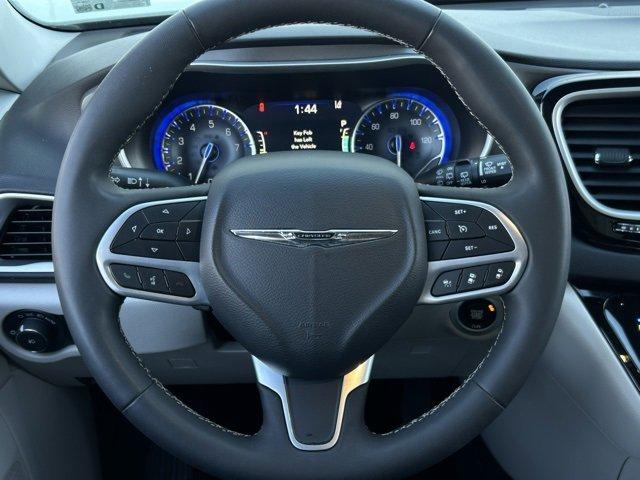 2022 Chrysler Pacifica Vehicle Photo in DALLAS, TX 75244-5909