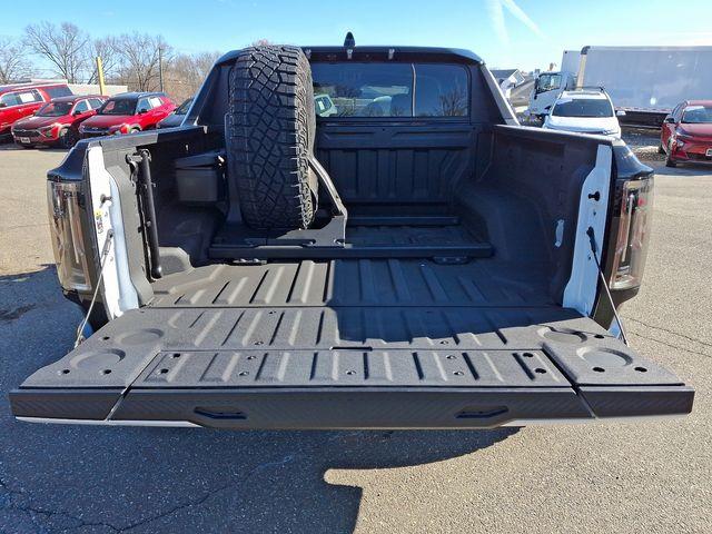 2022 GMC HUMMER EV Pickup Vehicle Photo in DANBURY, CT 06810-5034