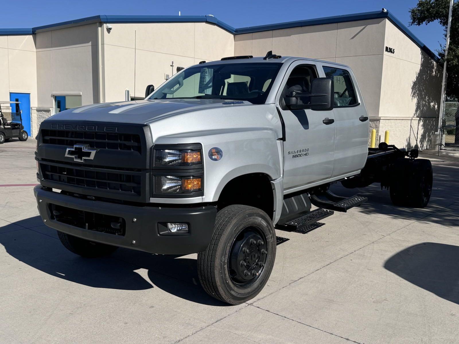 2024 Chevrolet Silverado 5500 HD Vehicle Photo in GEORGETOWN, TX 78626-7508