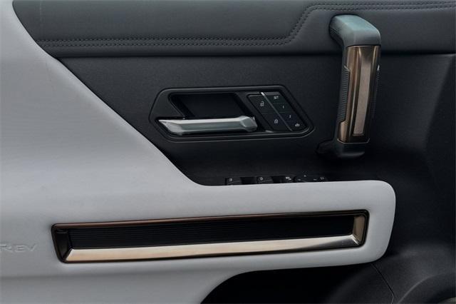 2025 GMC HUMMER EV SUV Vehicle Photo in ELK GROVE, CA 95757-8703