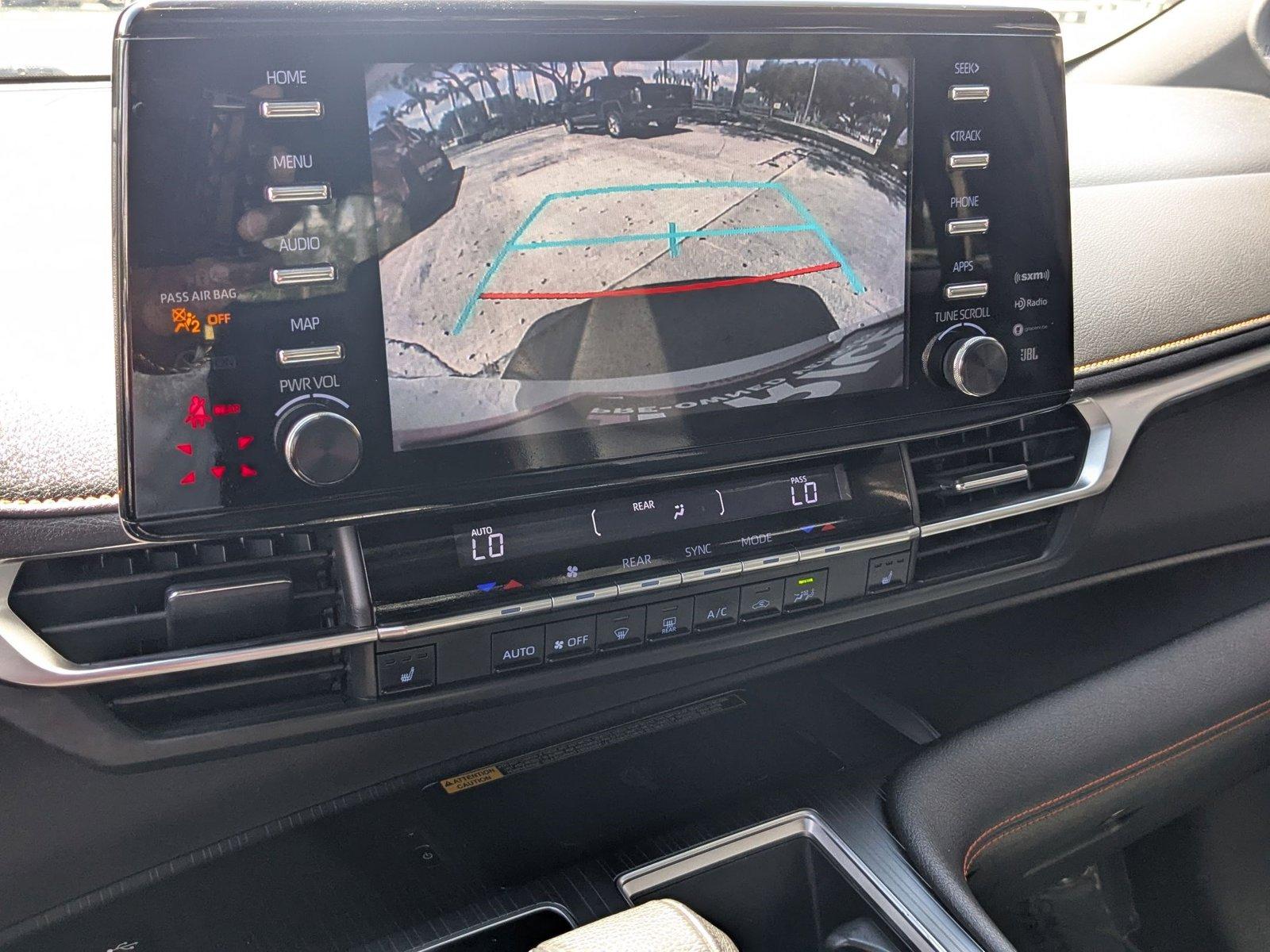 2022 Toyota Sienna Vehicle Photo in Pembroke Pines , FL 33084