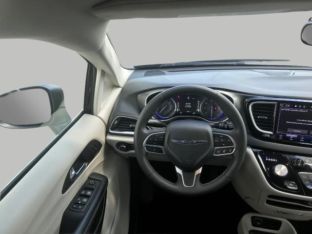 2023 Chrysler Pacifica Vehicle Photo in GREEN BAY, WI 54303-3330