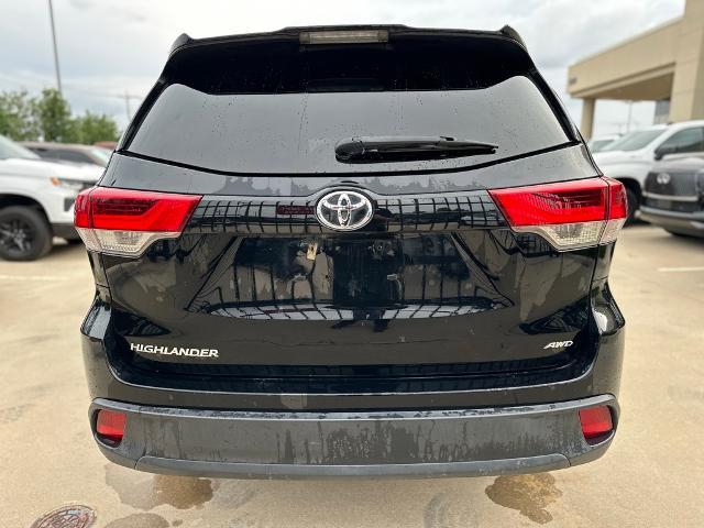 2017 Toyota Highlander Vehicle Photo in Grapevine, TX 76051