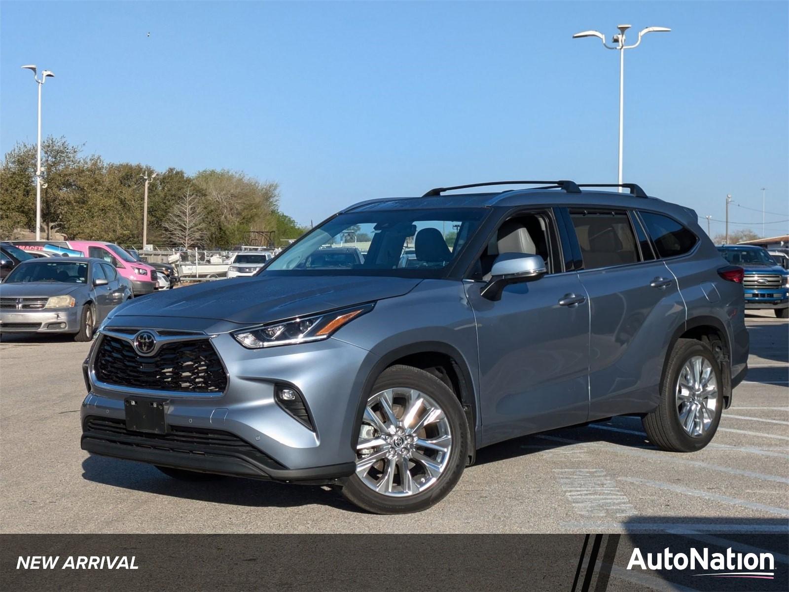 2023 Toyota Highlander Vehicle Photo in Corpus Christi, TX 78415