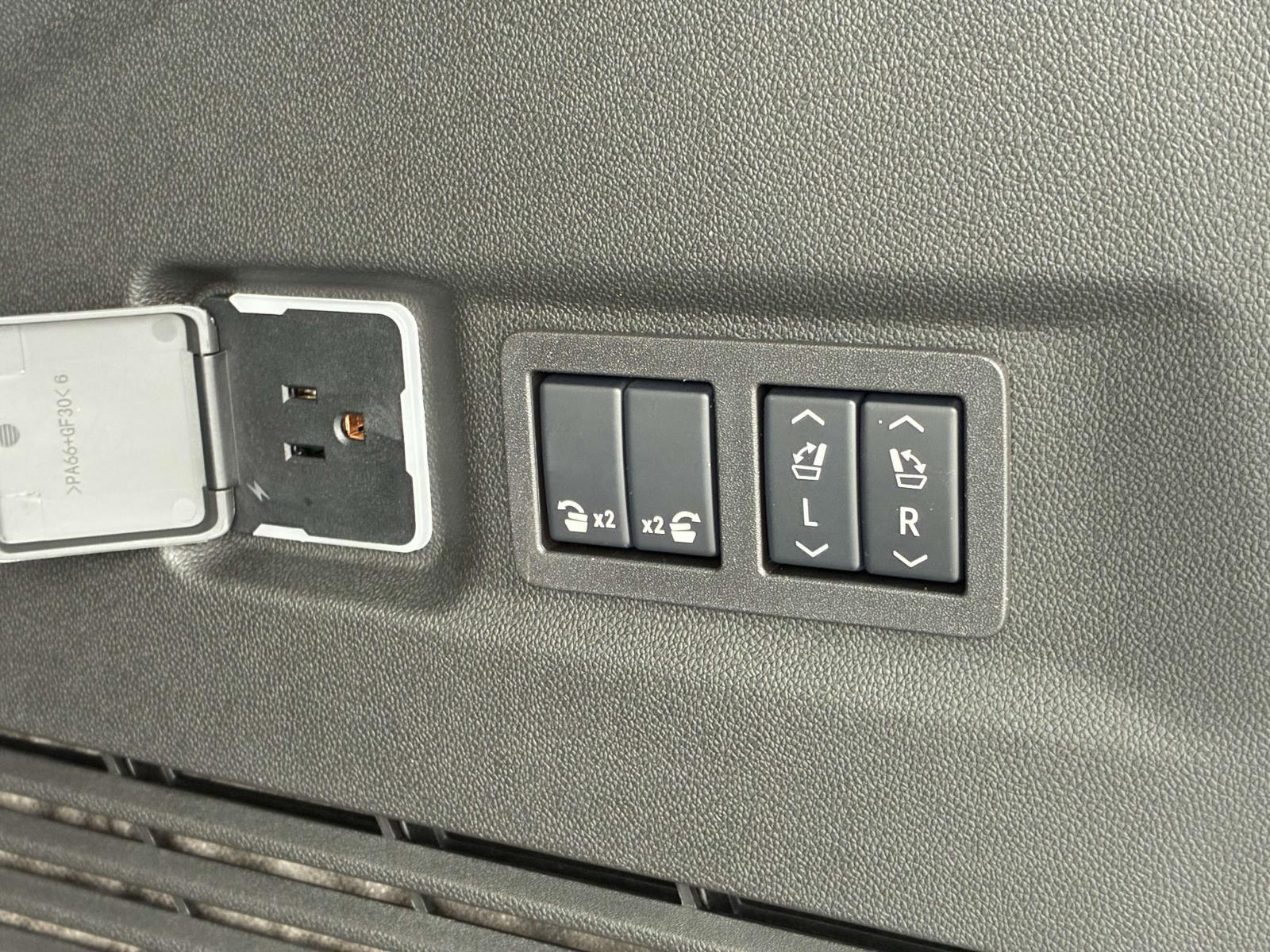 2025 Chevrolet Suburban Vehicle Photo in LOS ANGELES, CA 90007-3794
