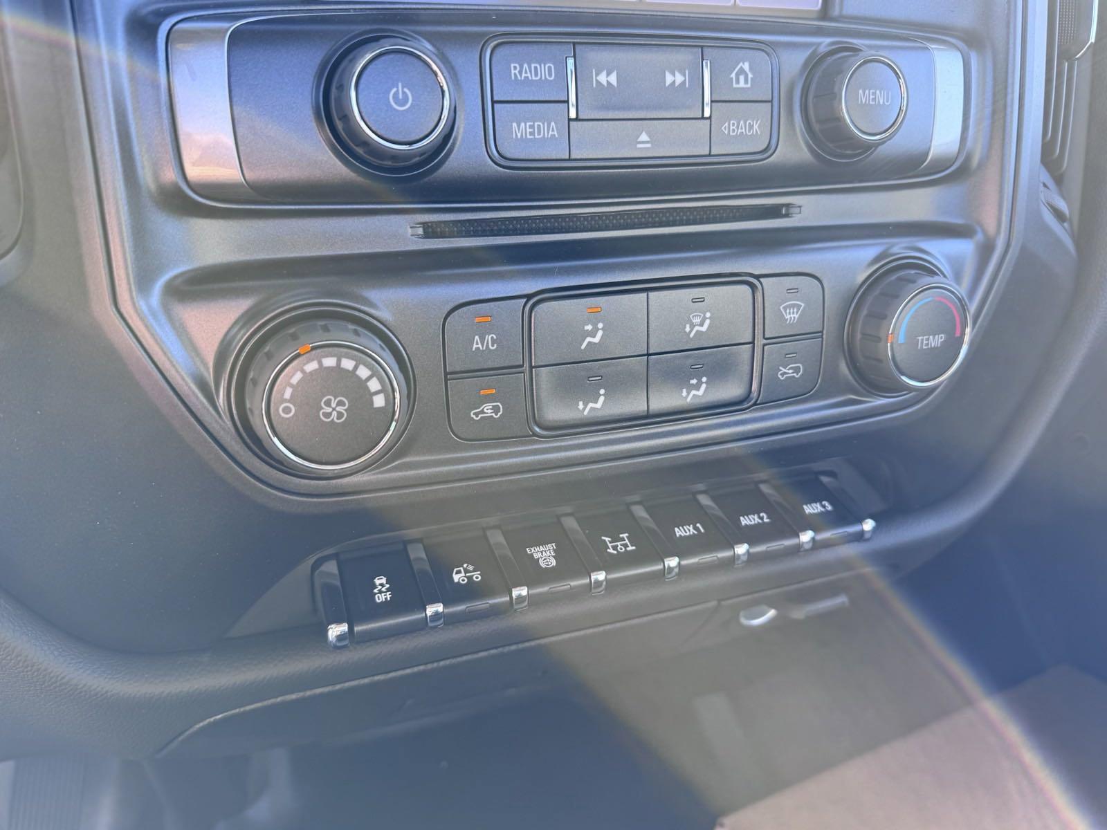 2024 Chevrolet Silverado 5500 HD Vehicle Photo in GEORGETOWN, TX 78626-7508