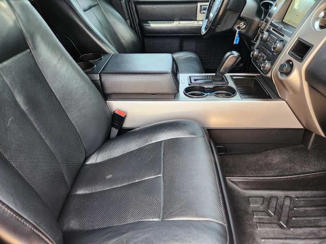 2017 Ford Expedition Vehicle Photo in DENTON, TX 76210-9321