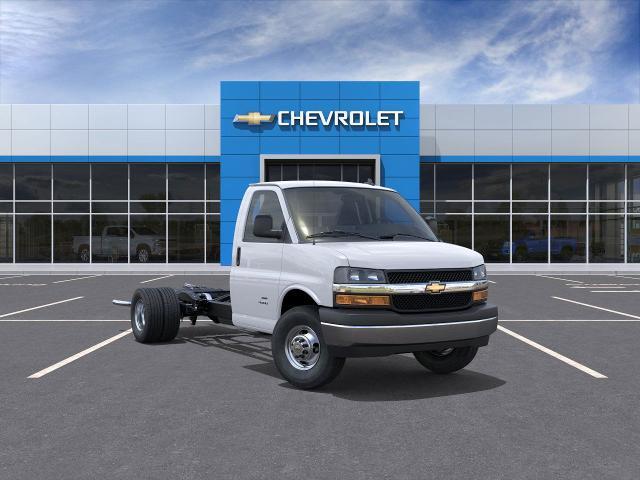 2025 Chevrolet Express Cutaway 4500 Vehicle Photo in PAWLING, NY 12564-3219