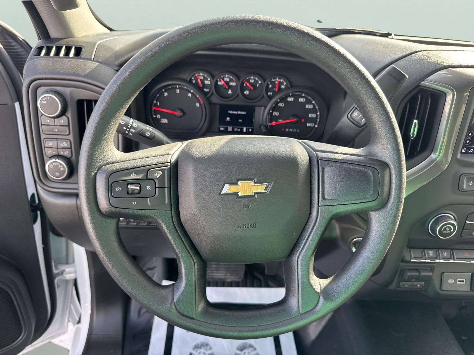 2025 Chevrolet Silverado 3500 HD Chassis Cab Vehicle Photo in GEORGETOWN, TX 78626-7508