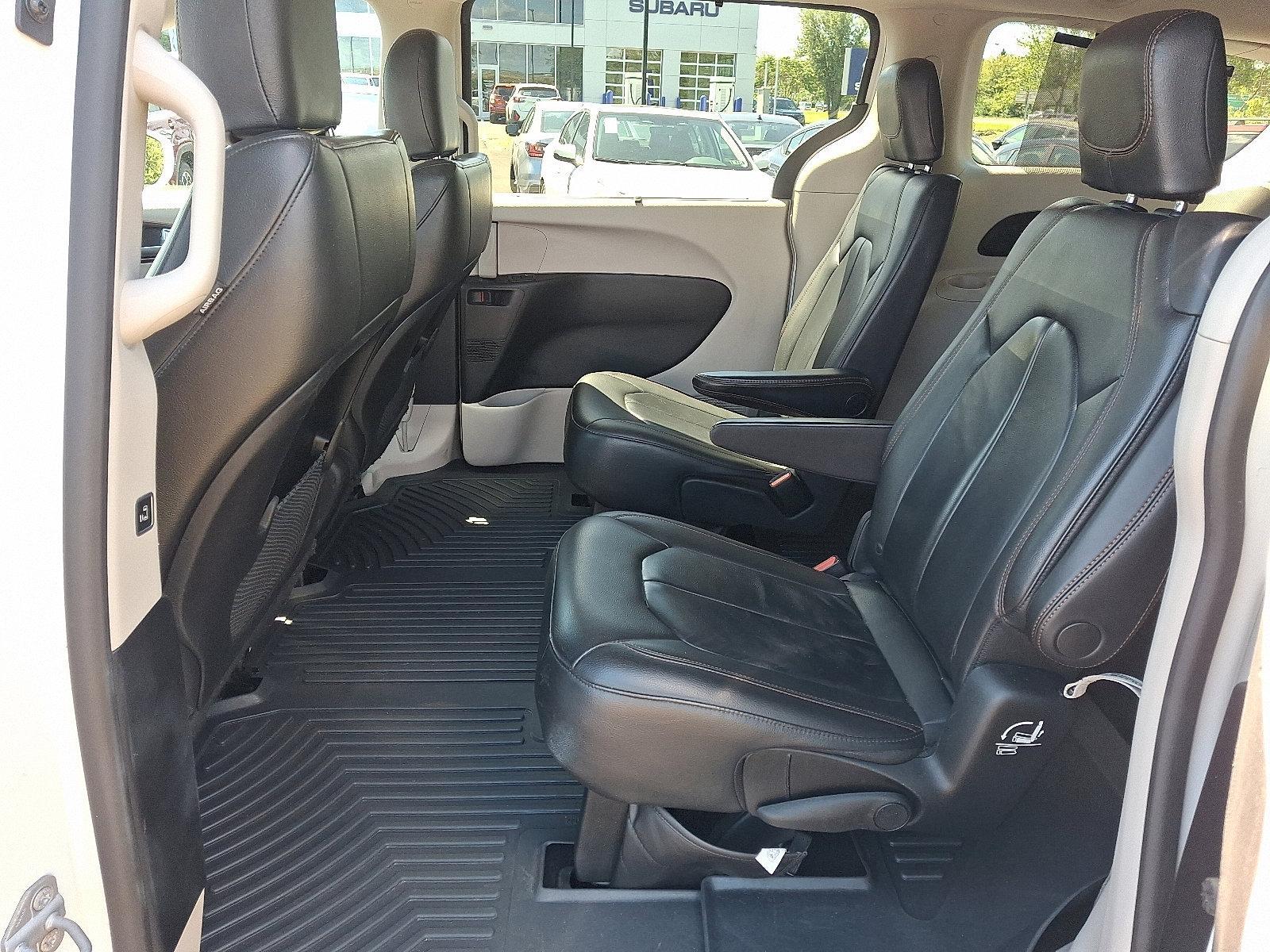 2017 Chrysler Pacifica Vehicle Photo in Easton, PA 18045