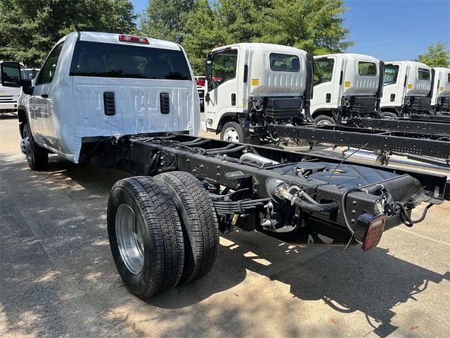 2024 Chevrolet Silverado 3500 HD Chassis Cab Vehicle Photo in ALCOA, TN 37701-3235