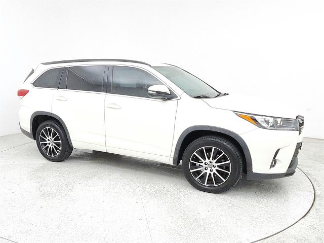 2018 Toyota Highlander Vehicle Photo in Grapevine, TX 76051