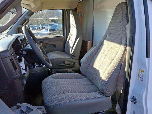 2025 GMC Savana Cutaway 3500 Vehicle Photo in DANBURY, CT 06810-5034