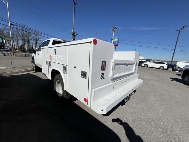 2024 Chevrolet Silverado 3500 HD Chassis Cab Vehicle Photo in ALCOA, TN 37701-3235