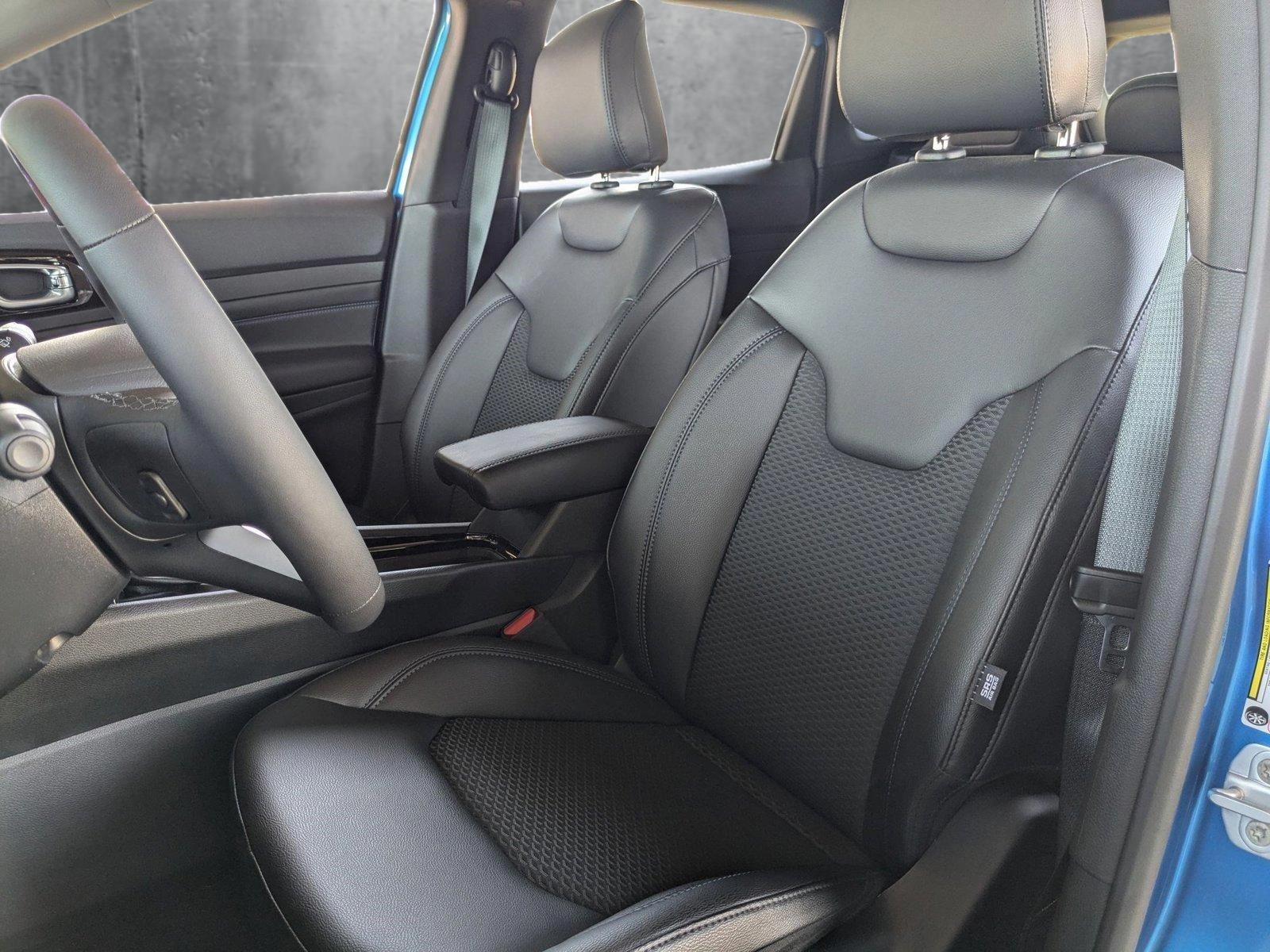 2025 Jeep Compass Vehicle Photo in Valencia, CA 91355