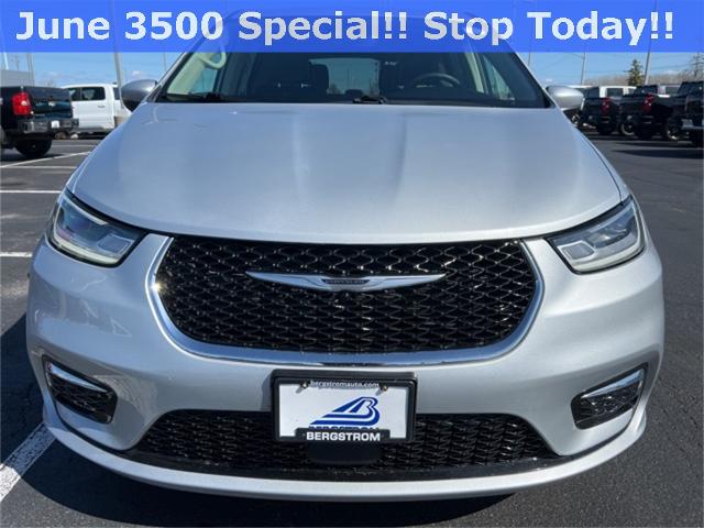 2023 Chrysler Pacifica Vehicle Photo in GREEN BAY, WI 54304-5303