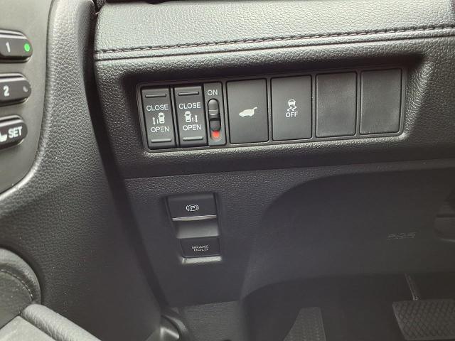 2025 Honda Odyssey Vehicle Photo in Oshkosh, WI 54904