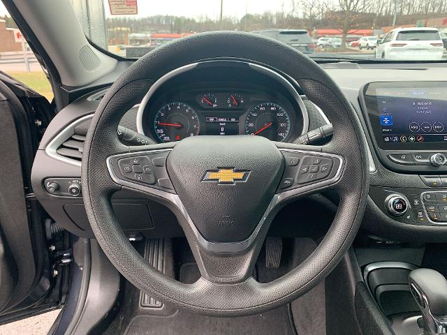 2022 Chevrolet Malibu Vehicle Photo in MOON TOWNSHIP, PA 15108-2571