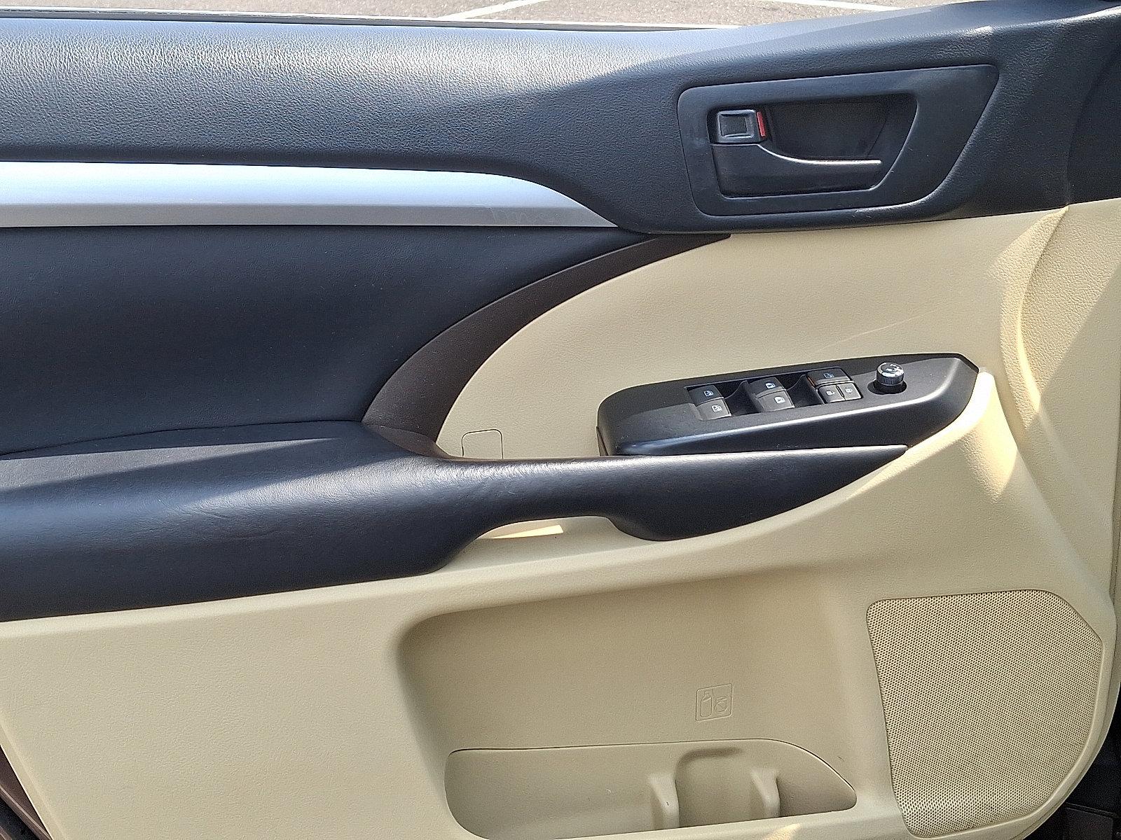 2018 Toyota Highlander Vehicle Photo in Trevose, PA 19053