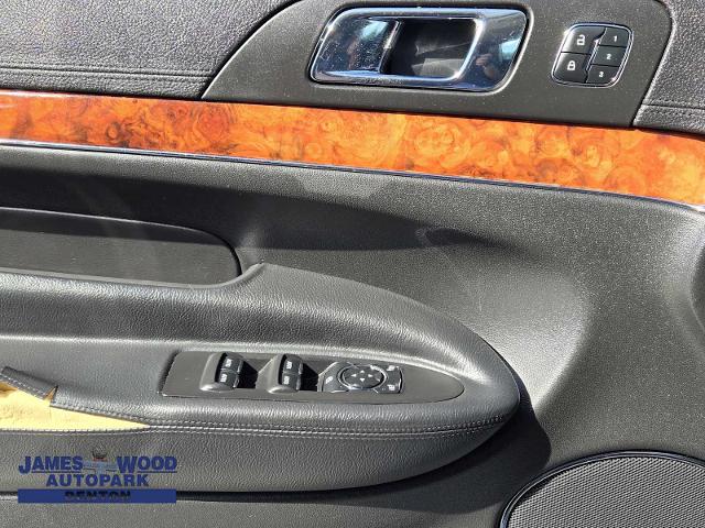 2017 Lincoln MKT Vehicle Photo in DENTON, TX 76210-9321