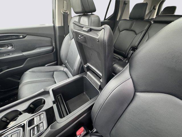2023 Honda Pilot Vehicle Photo in LEOMINSTER, MA 01453-2952