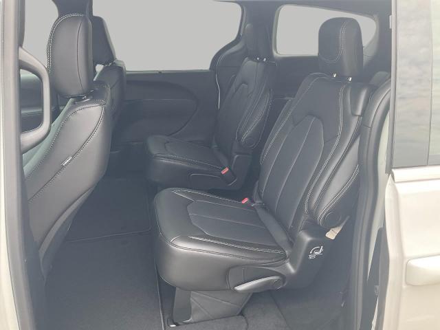 2025 Chrysler Pacifica Vehicle Photo in Kaukauna, WI 54130