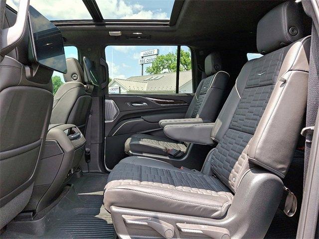 2024 Cadillac Escalade ESV Vehicle Photo in ALLENTOWN, PA 18103-7399