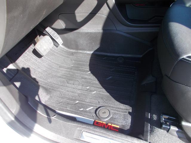 2023 GMC Acadia Vehicle Photo in LOWELL, MA 01852-4336