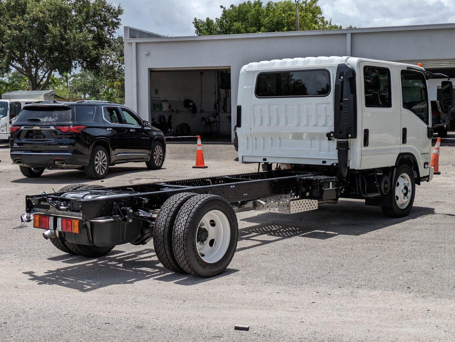 2025 Chevrolet Low Cab Forward 5500 HG Vehicle Photo in GREENACRES, FL 33463-3207