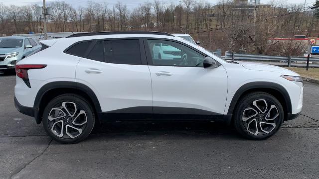 2025 Chevrolet Trax Vehicle Photo in MOON TOWNSHIP, PA 15108-2571