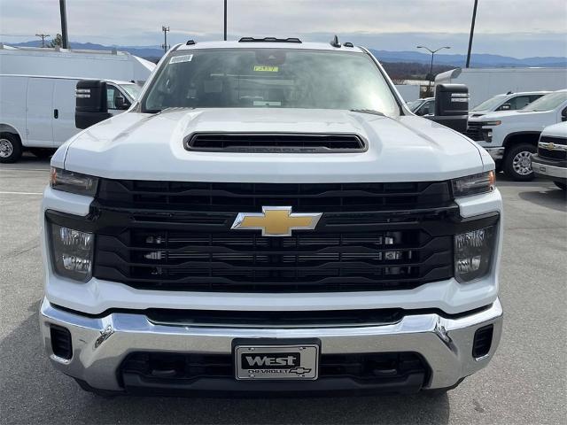 2025 Chevrolet Silverado 3500 HD Chassis Cab Vehicle Photo in ALCOA, TN 37701-3235