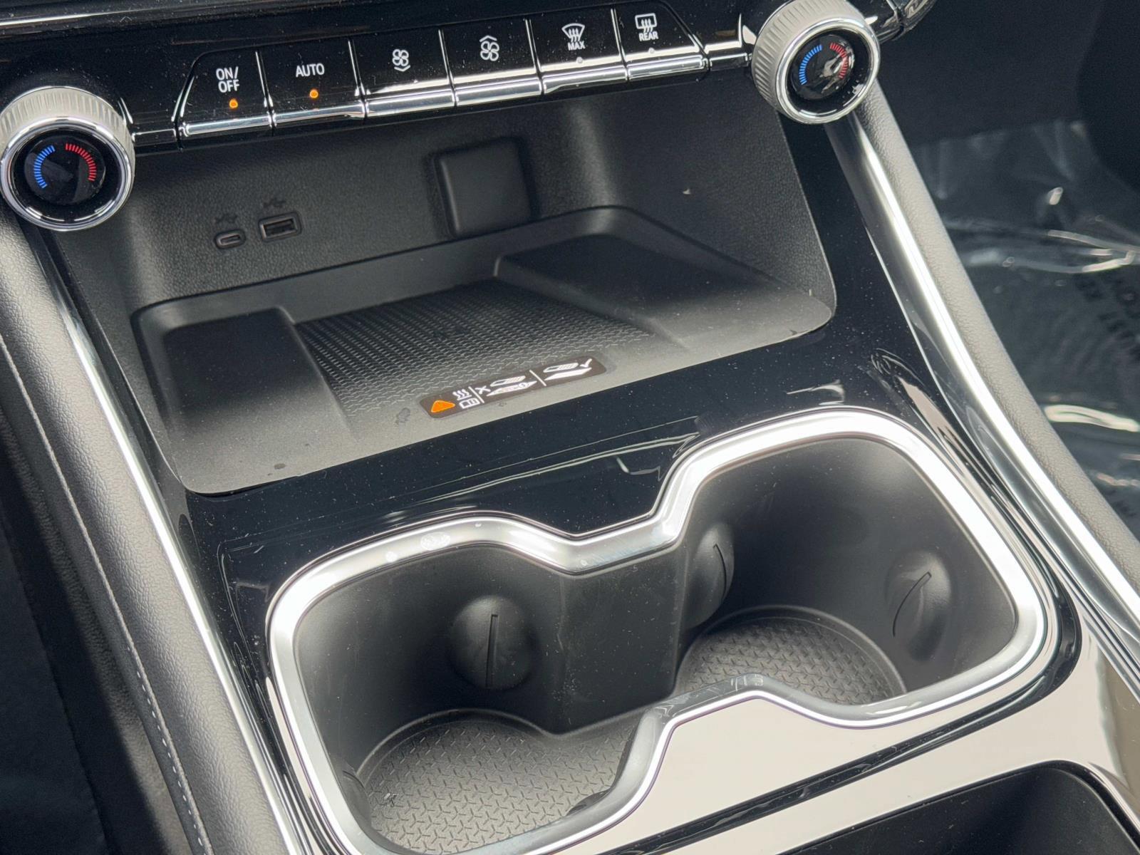 2025 Chevrolet Traverse Vehicle Photo in LOS ANGELES, CA 90007-3794