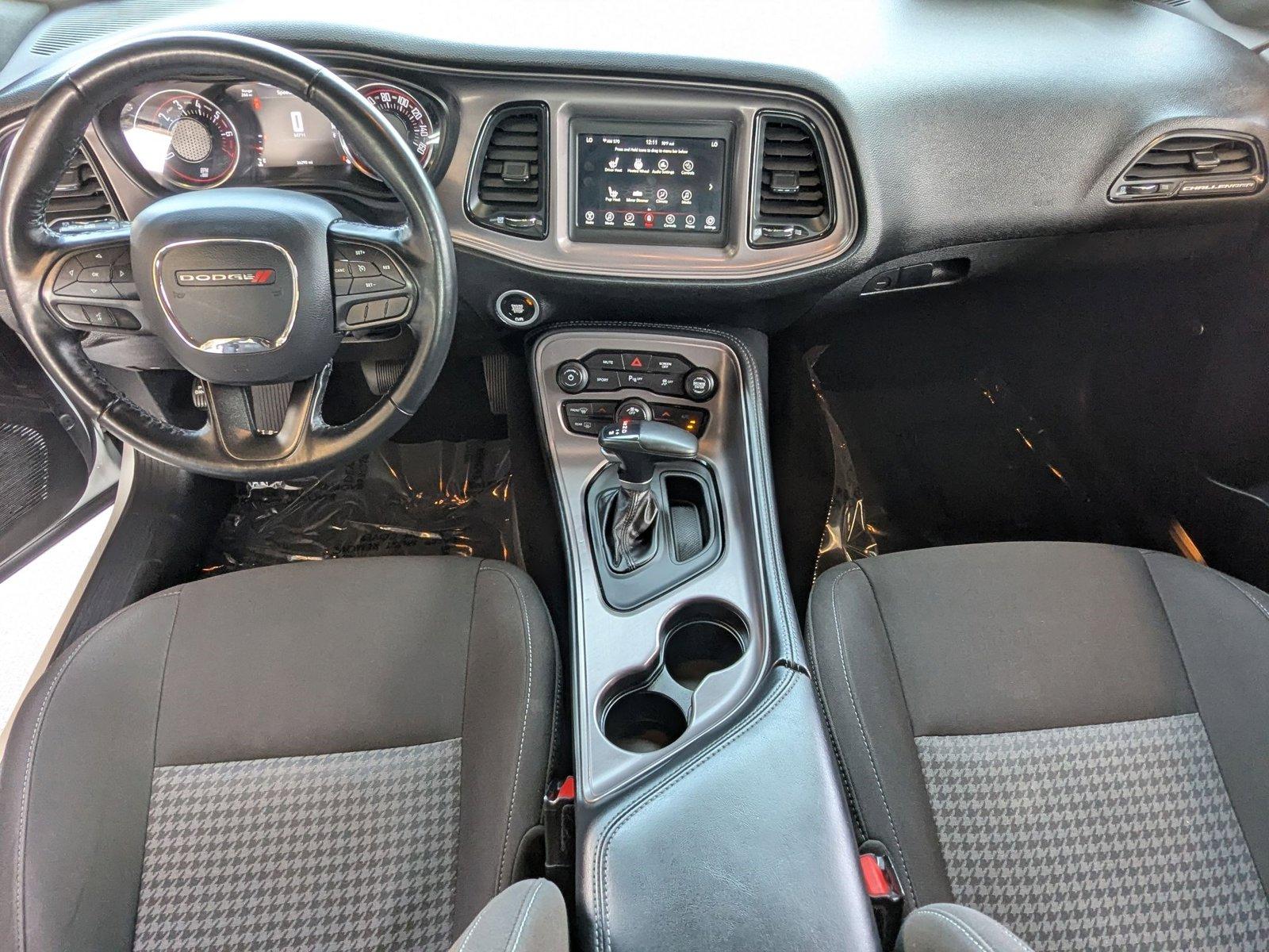 2023 Dodge Challenger Vehicle Photo in Valencia, CA 91355