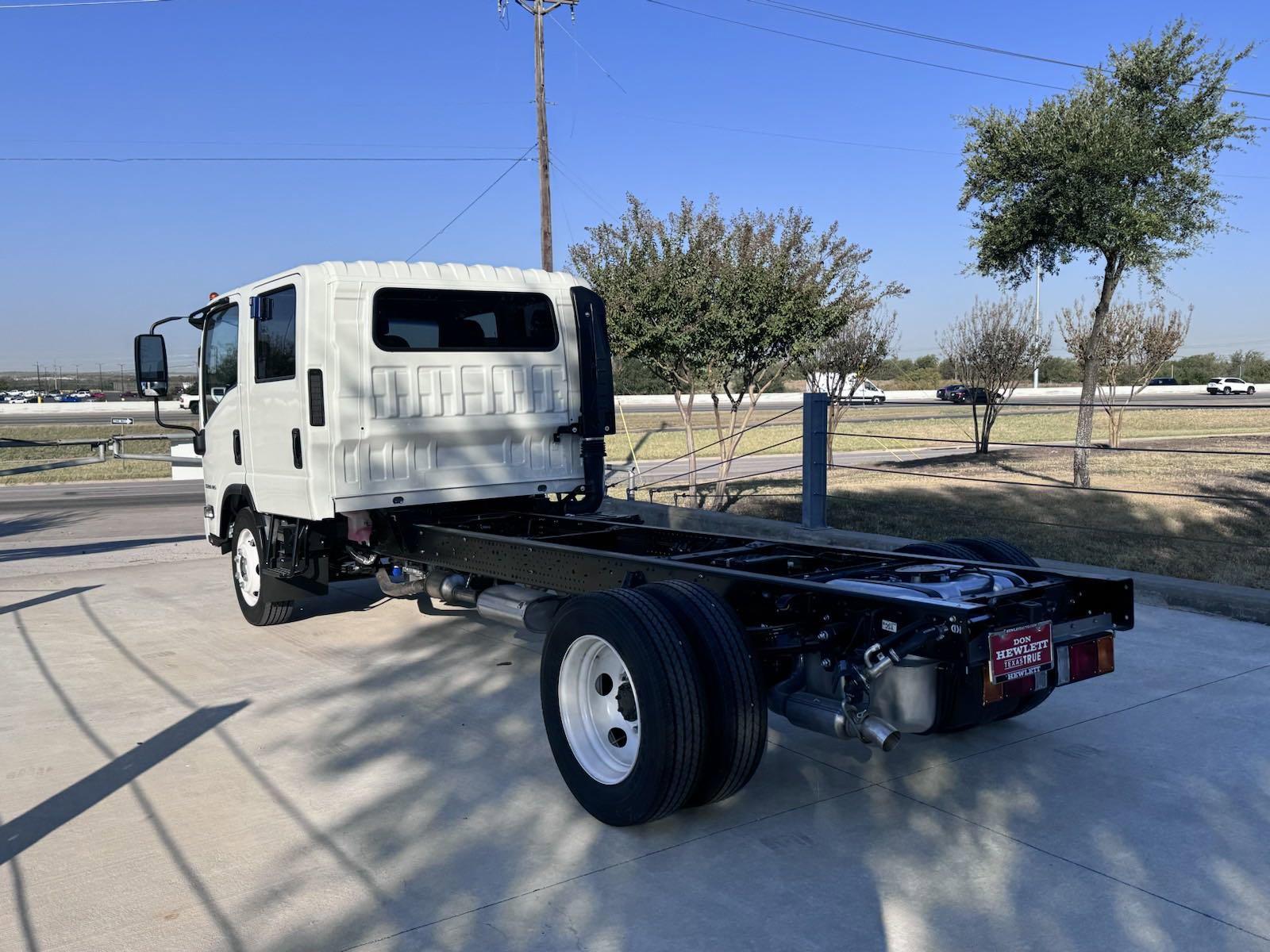 2025 Chevrolet Low Cab Forward 5500 XG Vehicle Photo in GEORGETOWN, TX 78626-7508