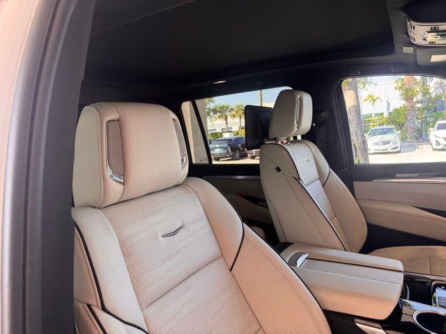 2025 Cadillac Escalade ESV Vehicle Photo in DELRAY BEACH, FL 33483-3294