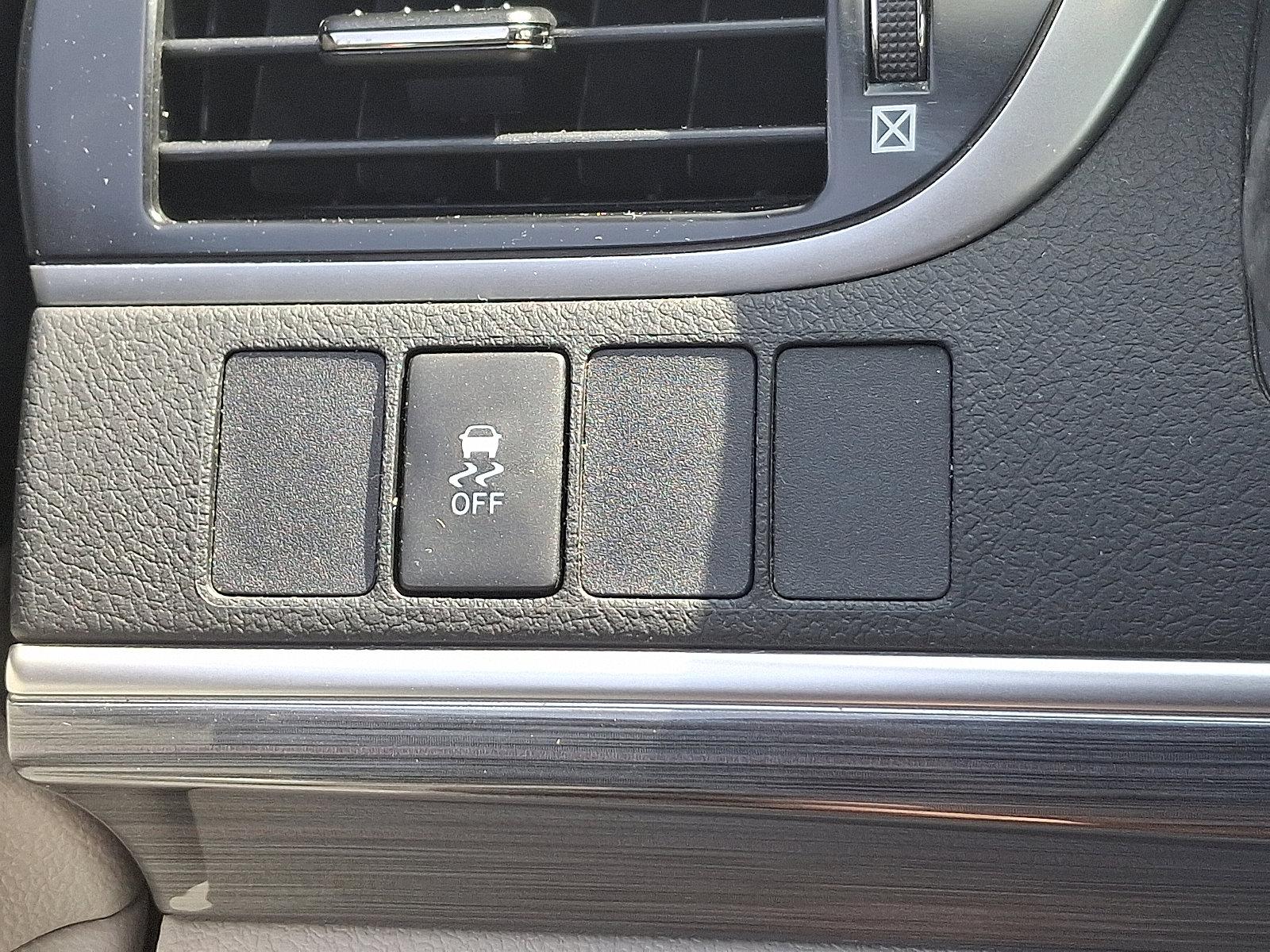 2013 Toyota Camry Hybrid Vehicle Photo in Trevose, PA 19053