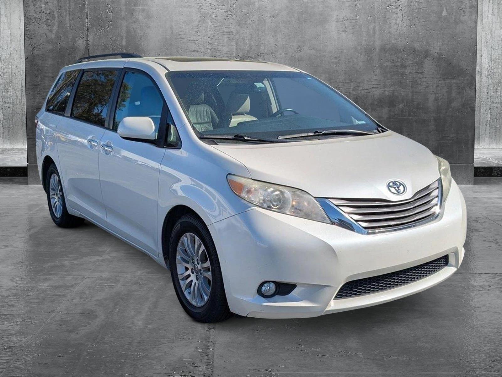 2017 Toyota Sienna Vehicle Photo in Panama City, FL 32401