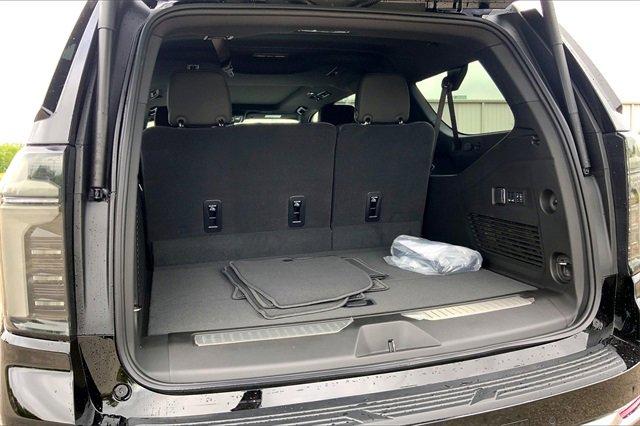 2025 Chevrolet Suburban Vehicle Photo in KANSAS CITY, MO 64114-4502
