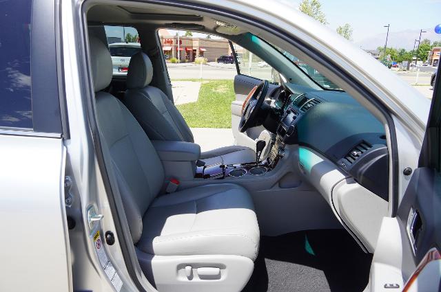2013 Toyota Highlander Vehicle Photo in Riverdale, UT 84405