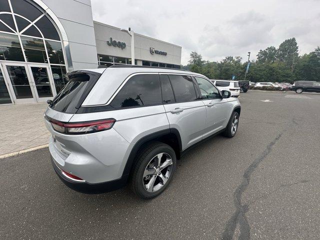 2025 Jeep Grand Cherokee Vehicle Photo in Doylsetown, PA 18901