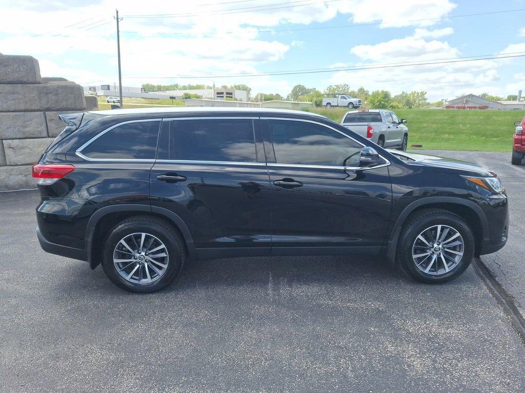 2019 Toyota Highlander Vehicle Photo in Marion, IA 52302