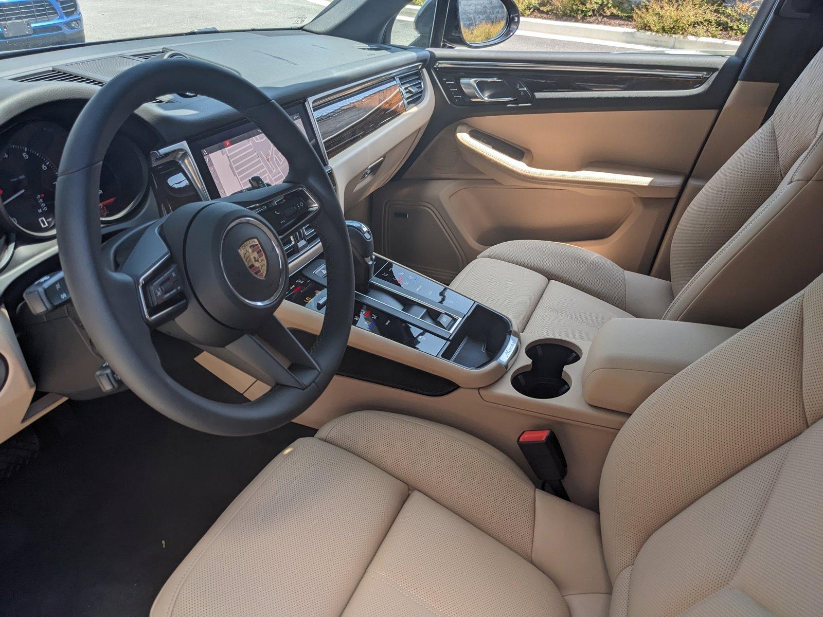 2024 Porsche Macan Vehicle Photo in Towson, MD 21204