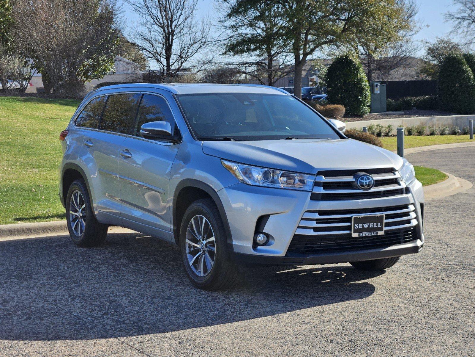 2018 Toyota Highlander Vehicle Photo in FORT WORTH, TX 76132